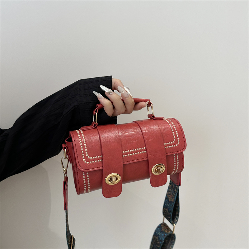 Bolsos pequeños populares de alta gama para mujer 2024 nuevo estilo salvaje ins moda de nicho bolso de mensajero de un solo hombro