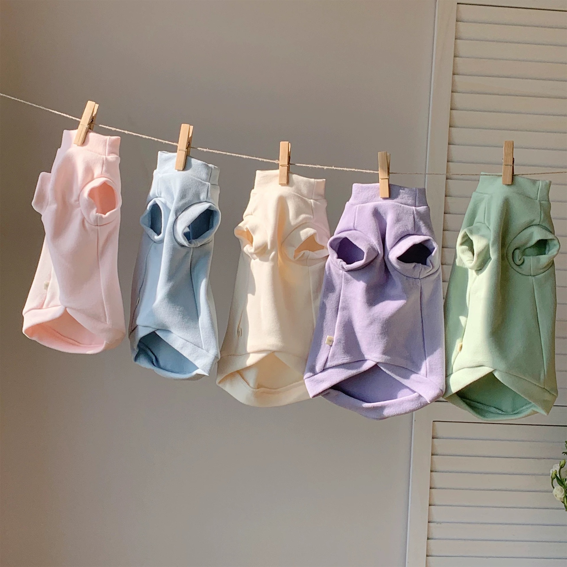 Thickened Clothing for Devon Rex Cats, Sphynx Hairless Cats, Cornish Rex Cats, and Abyssinian Cats; Warm Thermal Vests for Autumn and Winter