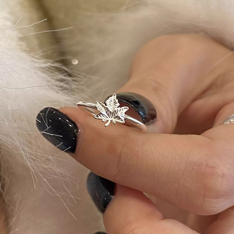 Anello da donna con foglia d'acero, leggero e alla moda, per l'indice, design di nicchia in stile coreano, tendenza con anello aperto regolabile_voghion.com