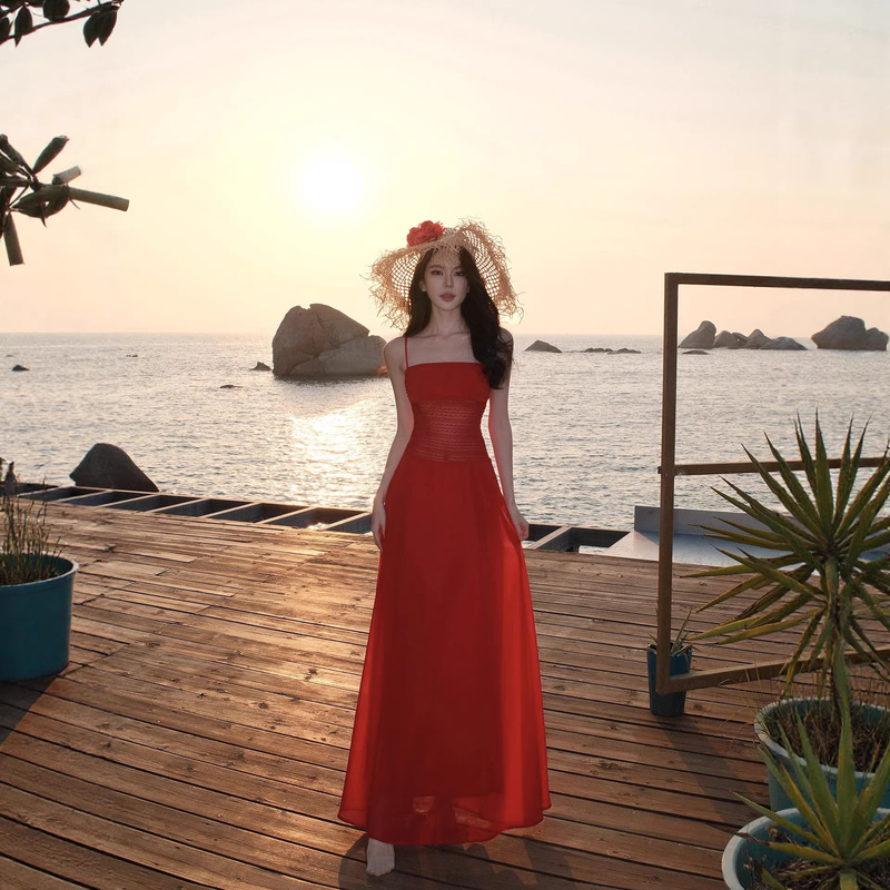 Hong Kong-Style Retro Stunning Red Design Strapless Hollow-Out Flowing Vacation Long Dress Christmas Annual Party Gown Hong Kong-Style Retro Stunning Red Design Strapless Hollow-Out Flowing Vacation Long Dress Christmas Annual Party Gown