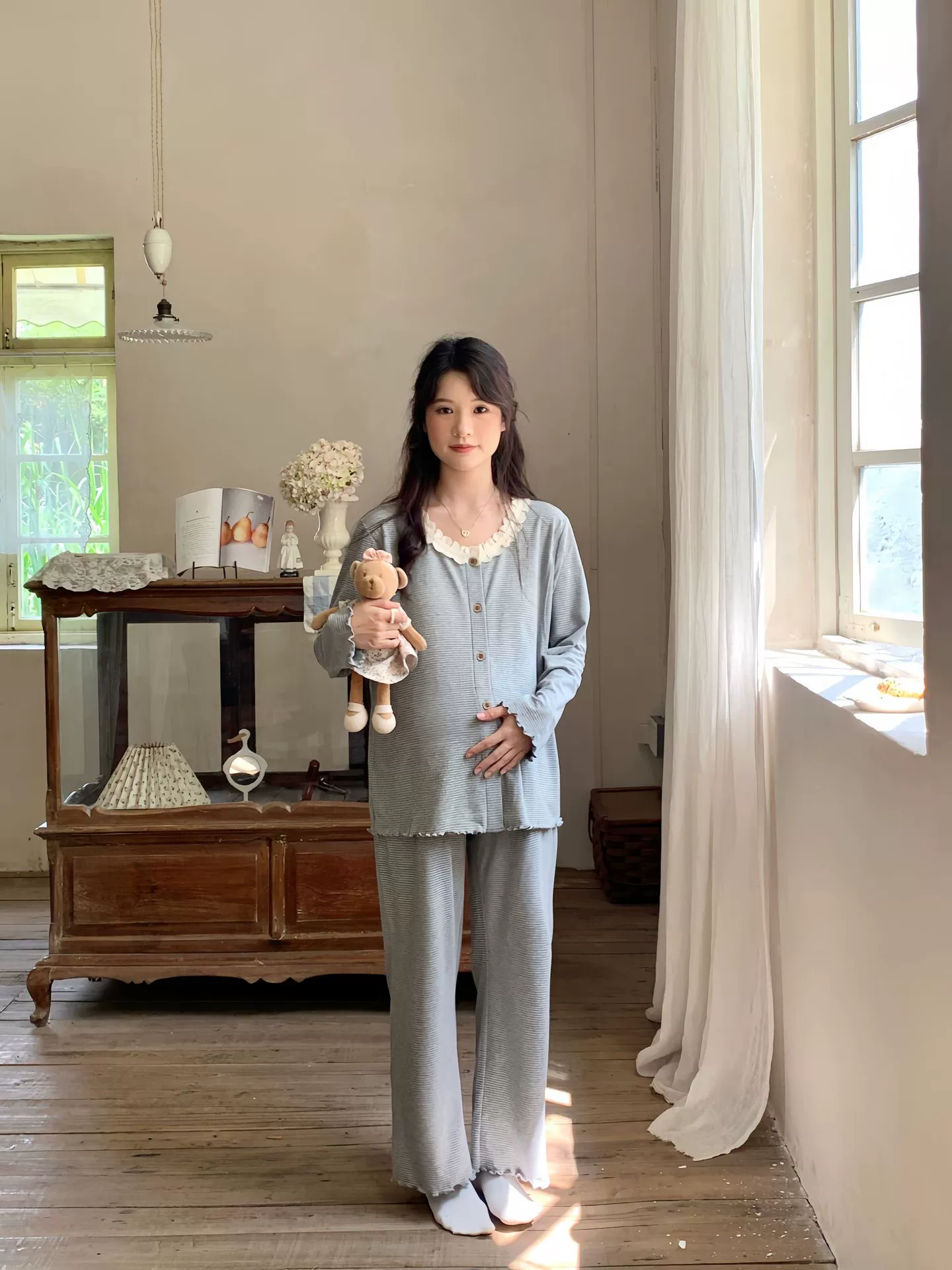 Pijama de encaje de maternidad con cuello redondo