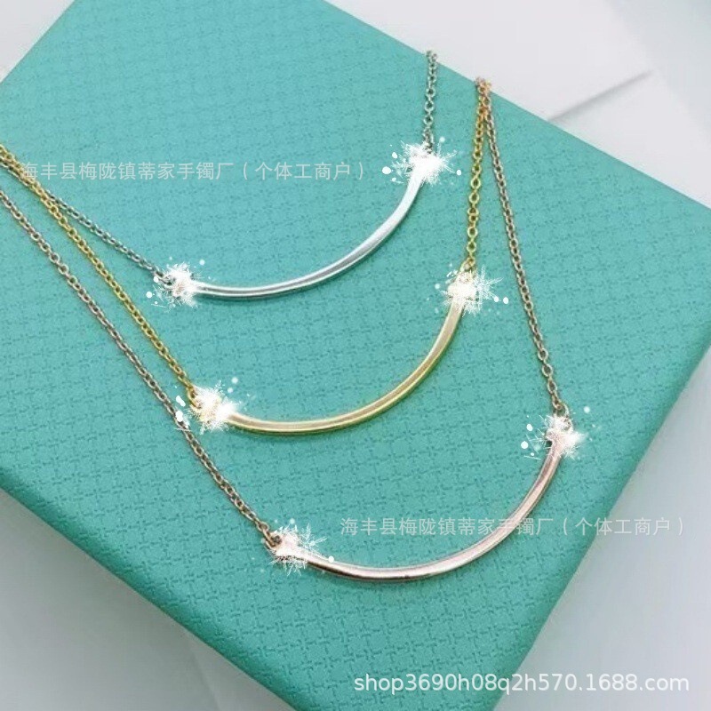 T Brand Smile Necklace with Thick 18K Real Gold Plating, Matching Smiley Face Design with Diamonds, Versatile Cross-Border Short Style, Niche Light Luxury