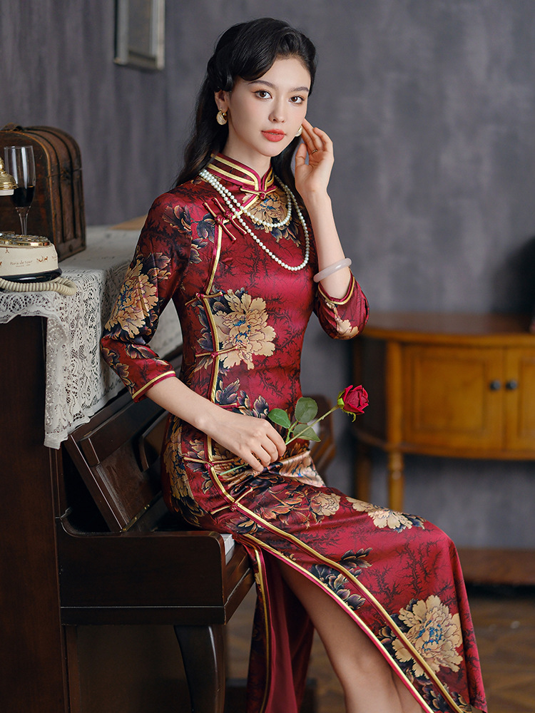 Red silk elite cheongsam