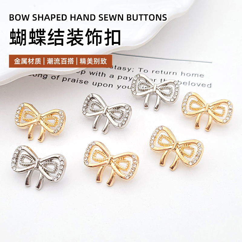 Fashionable knitted sweater with bow