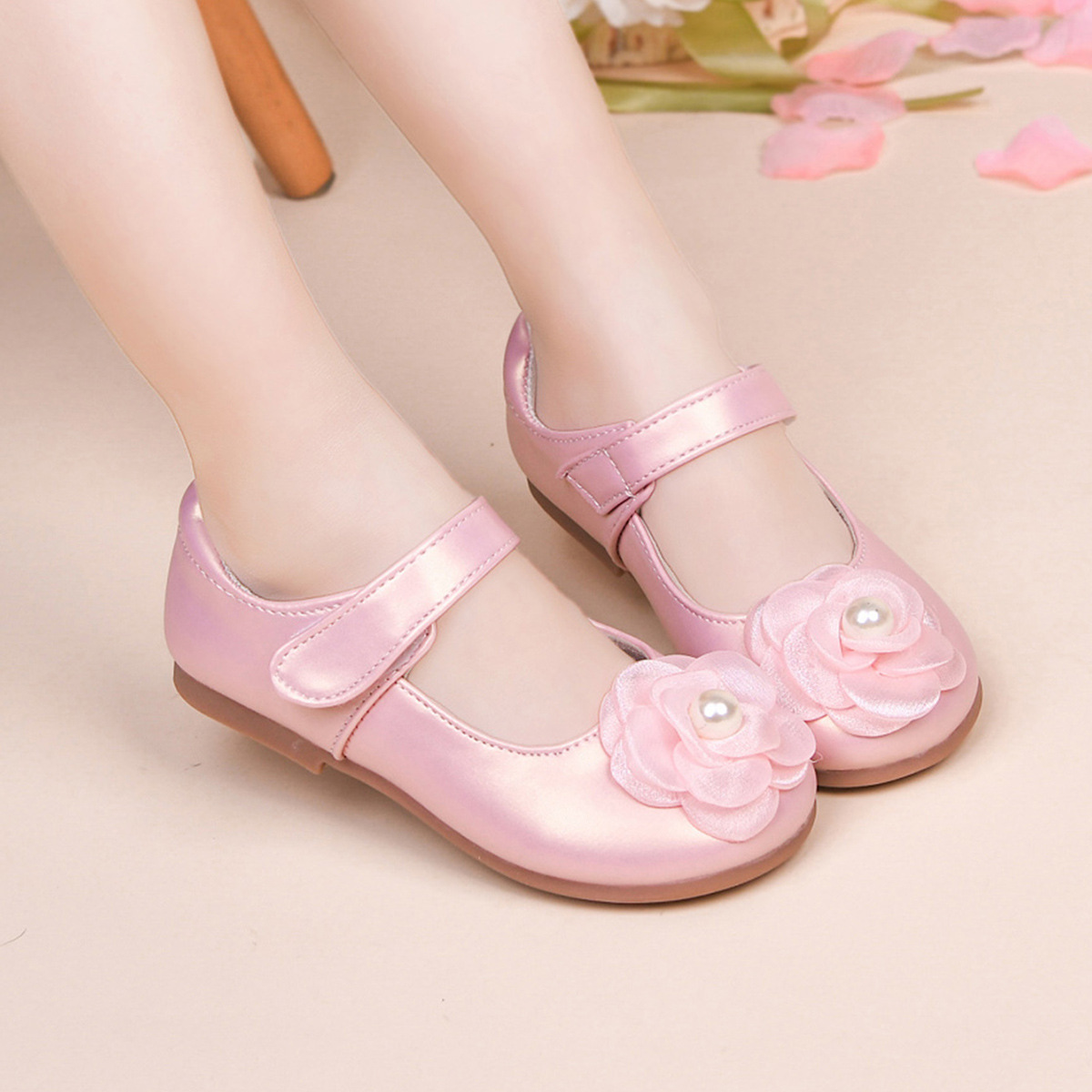 Zapatos de cuero para niñas nuevos 2026 primavera zapatos de rendimiento de niños zapatos de moda zapatos de flor de princesa de niña