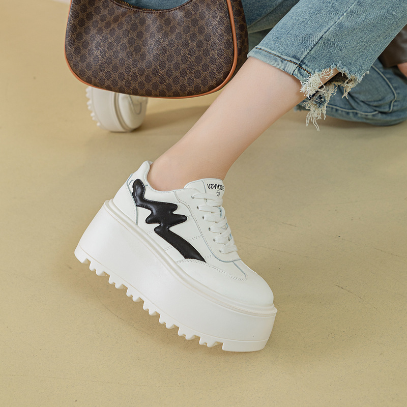 Damen-Freizeitschuhe im deutschen Stil mit dicker Sohle, neues Modell für Frühjahr/Herbst 2024, vielseitige weiße Schuhe, niedrig geschnitten, einfarbig_voghion.com