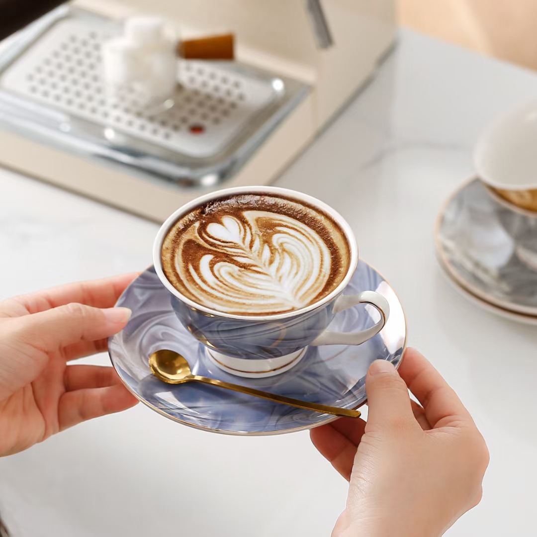 Taza de café de estilo nórdico de lujo de cerámica personalizada, taza de té de la tarde, combinación de tazas de regalo de mano de alto valor, taza de comercio exterior