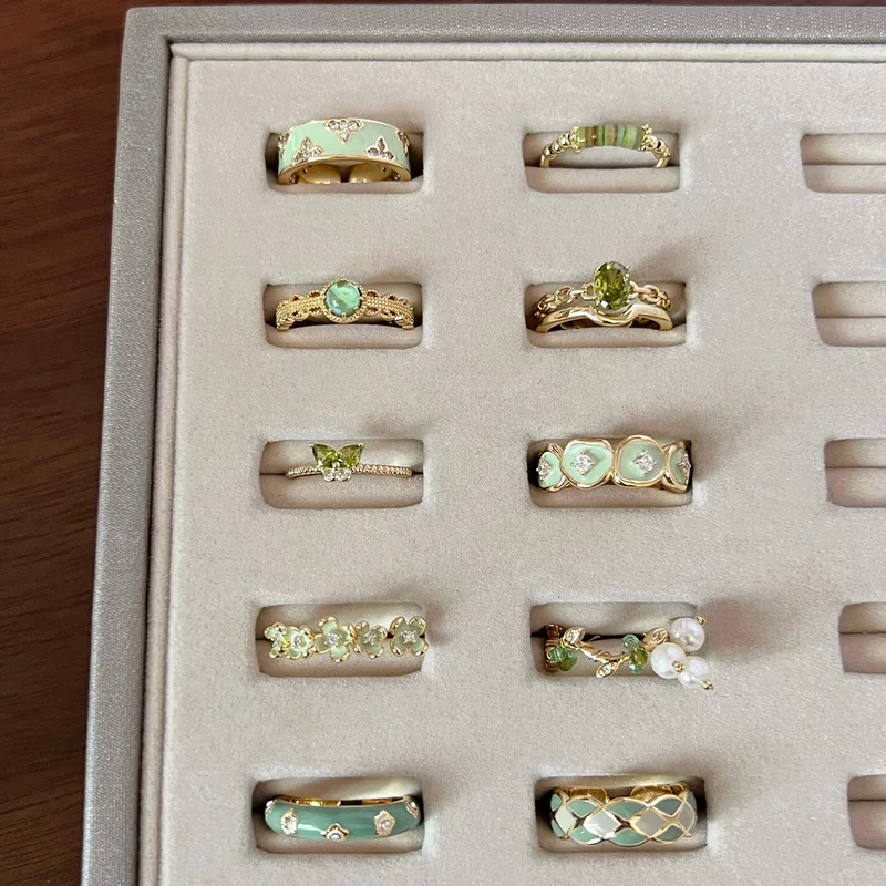 Кольцо, эмалированное маленькое изображение бабочки, западный стиль, золотистый оттенок, деликатный размер