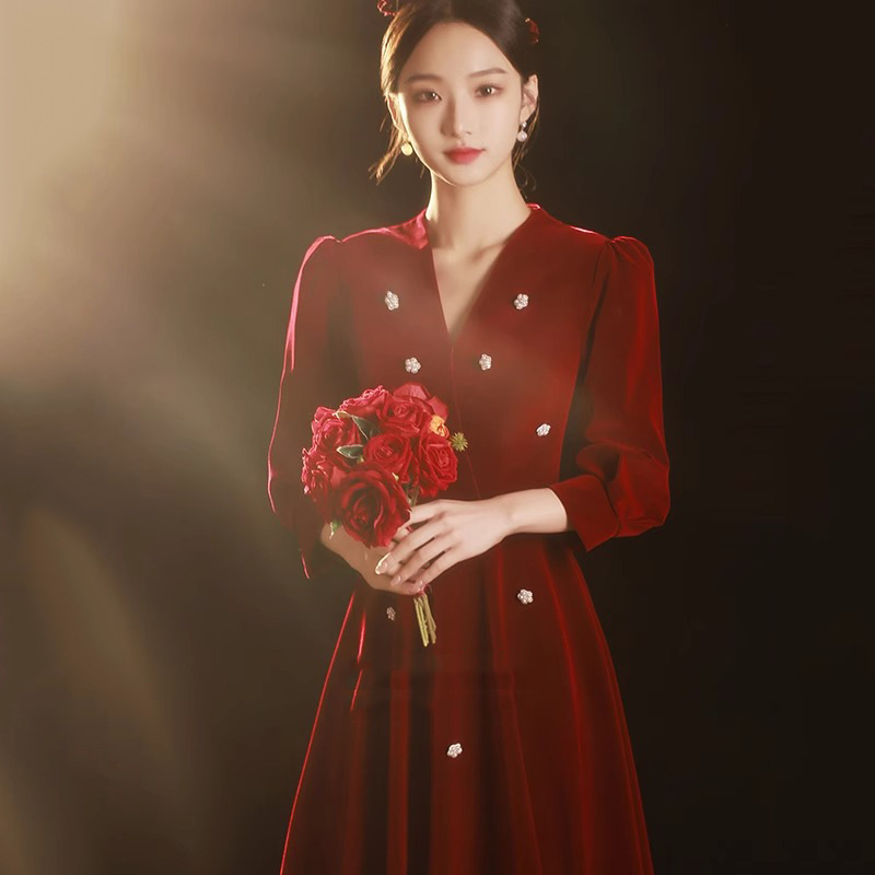 Wedding Dress for the Bride 2026 New Burgundy Velvet Wedding Dress Engagement Dress Long Sleeve Petite Winter