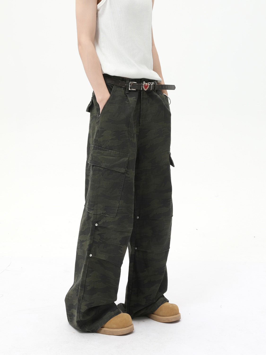 MTLCLOTHES para hombre | Vaqueros sueltos de algodón de camuflaje con diseño plisado de calle grande de bolsillo americano