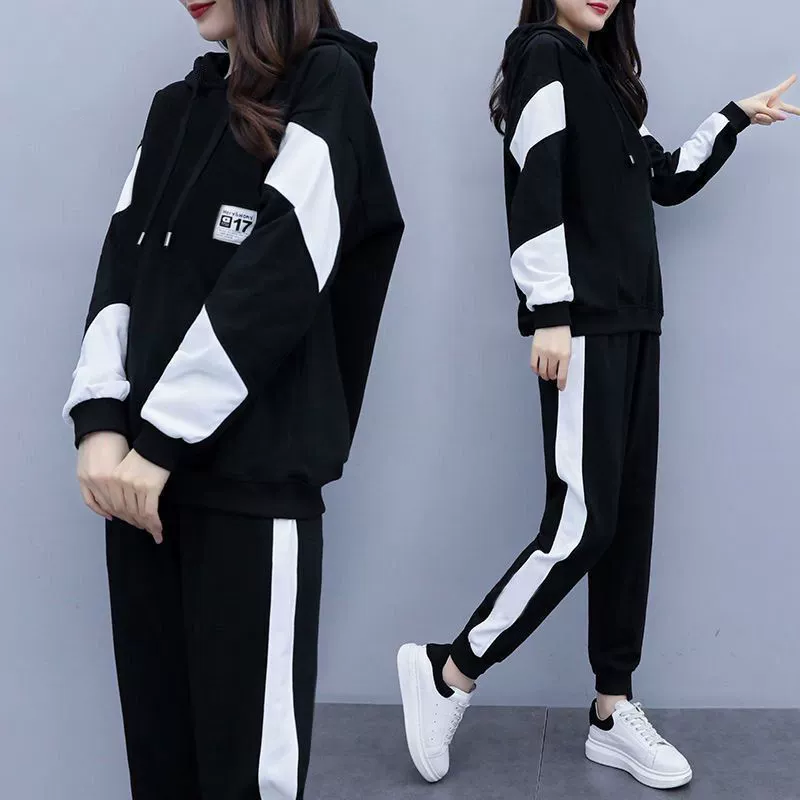 Удобный демисезонный набор другой марки: oversized спортивная толстовка и джоггеры в черном цвете и плюшево-бархатном черном