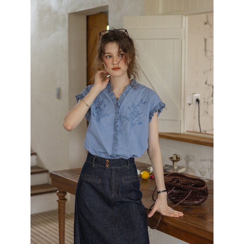 "Love at First Sight" Linen-Cotton Blend Original French-Style Embroidered Sleeveless Lace Shirt