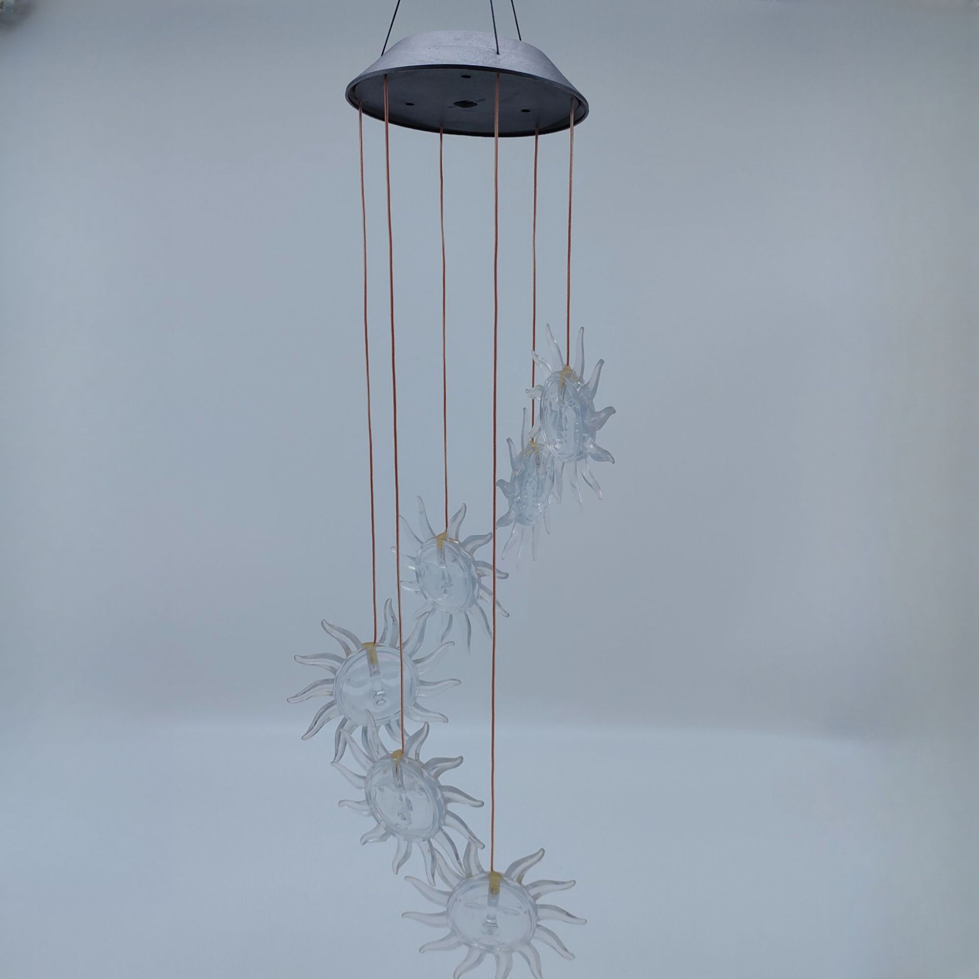 투명한 태양 얼굴