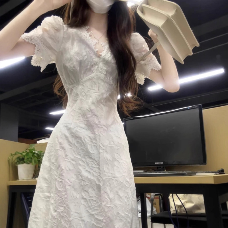 新款法式甜辣妹连衣裙女夏V领感温柔公主裙高个子茶歇收腰长裙子|undefined