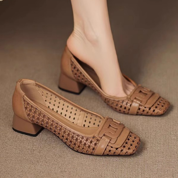 Retro francés hueco suave zapatos de sola sola mujer 2026 verano transpirable tejido poco profundo cuero suave madre sandalias agujero