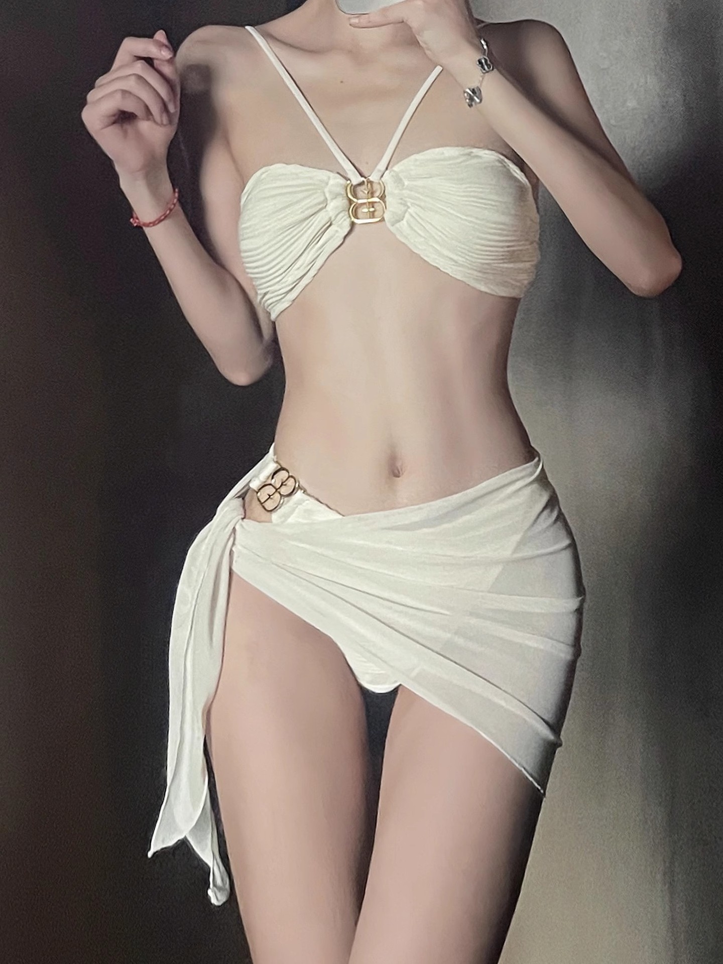 Nicho tailandés bikini cuello de diseño irregular hebilla metálica combinación sexy adelgazante trajes de baño de vacaciones mujeres