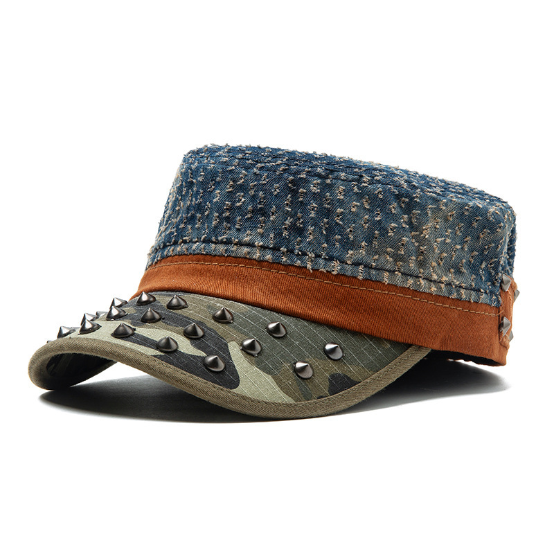 Cappellino hip hop vintage con testa di leopardo e borchie_voghion.com
