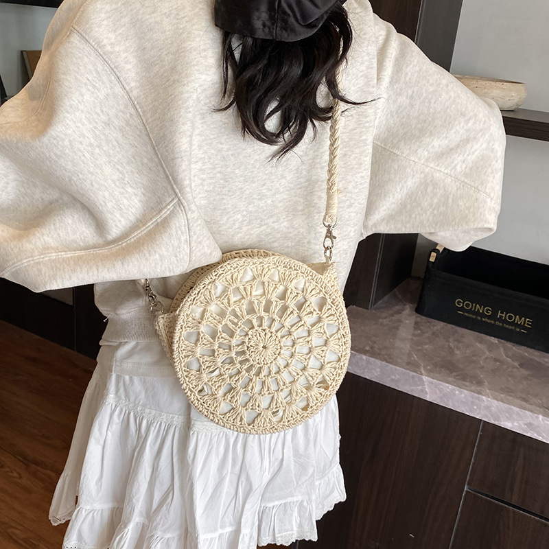 Straw beach one-shoulder bag