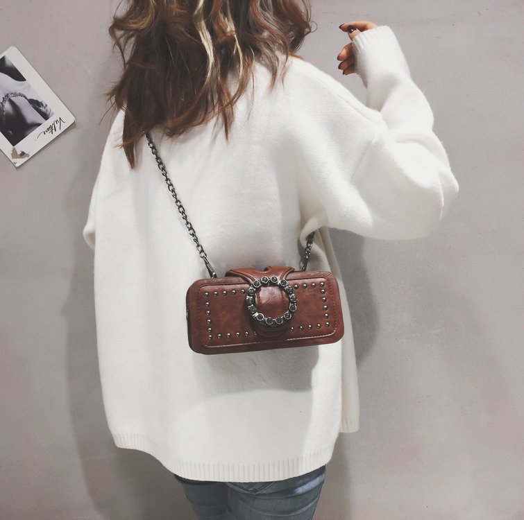 Women's Small Pu Leather Solid Color Streetwear Magnetic Buckle Crossbody Bag display picture 3