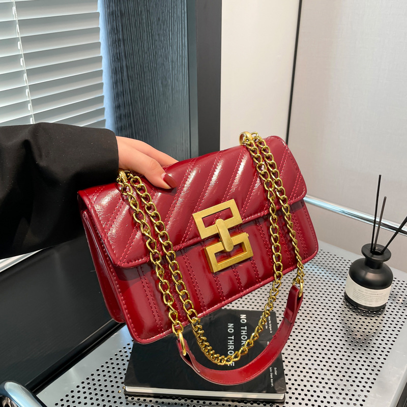 Bolso de hombro recubierto bordado retro 2025 nueva moda de color sólido popular cadena casual de moda bolso de mochila