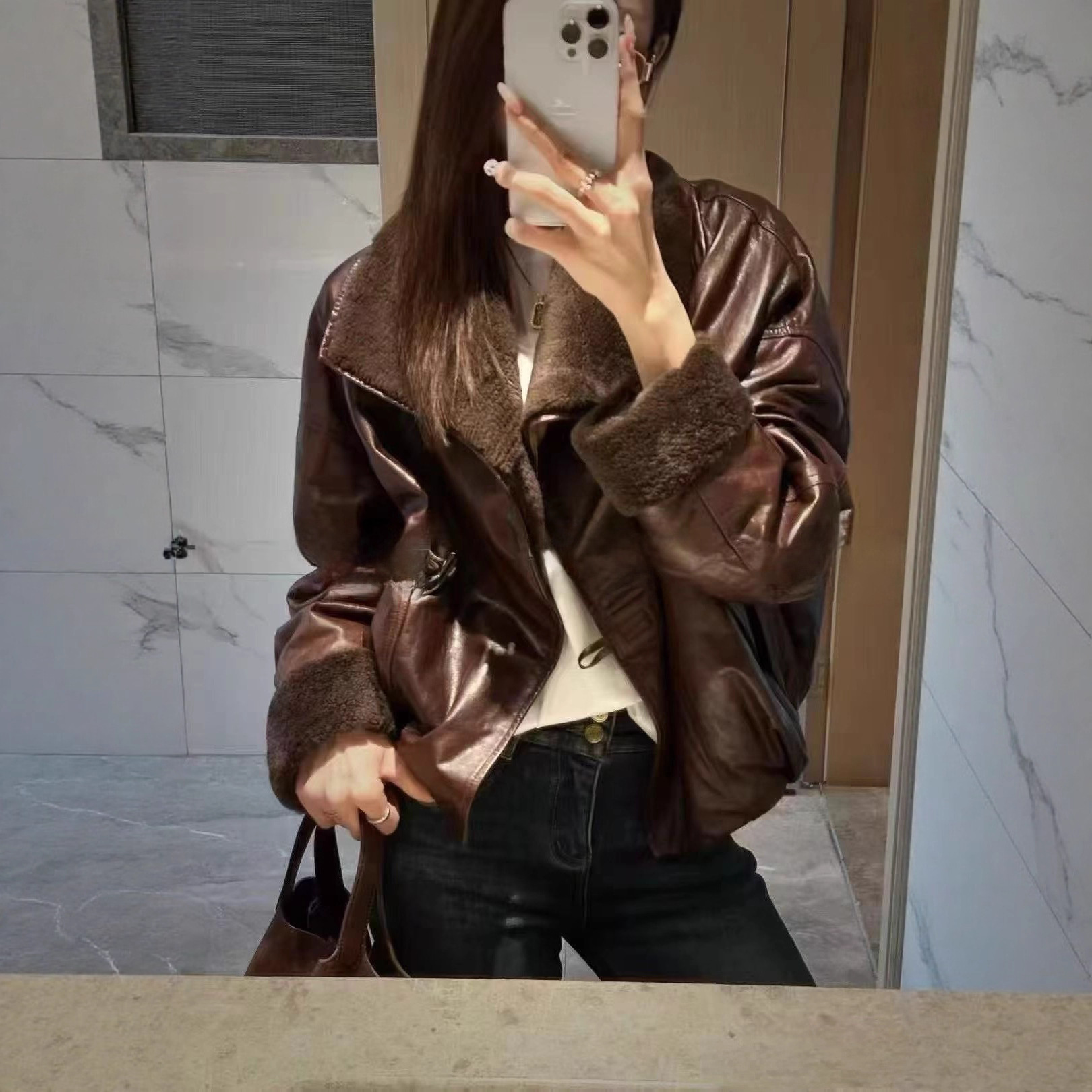 European Genuine Leather Goose down Jacket for Women, New Winter Short Style, Oil Wax Sheepskin Integrated Large Lapel Biker Style, Loose and Casual