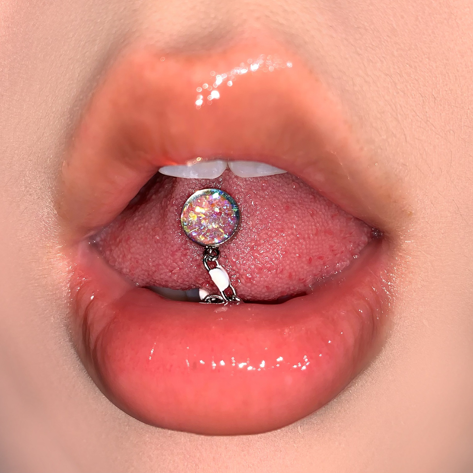 Silver pointed spike labret stud material detail