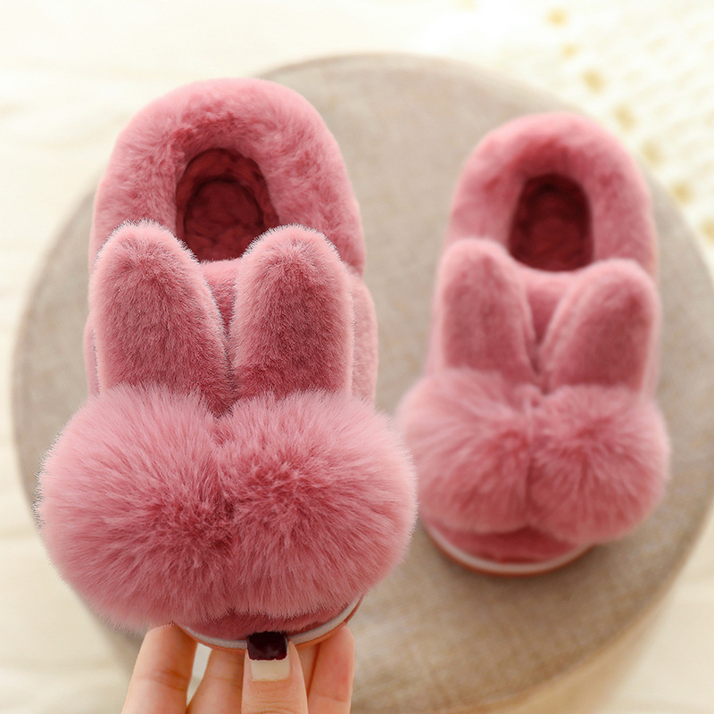 Children's cotton slippers in winter cut...