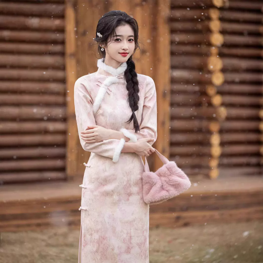 2024冬季新款 鎏金银珠缎长款旗袍加绒加厚毛领旗袍年轻高端旗袍