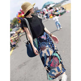 日系高端褶皱复古涂鸦印花半身裙2025春夏新款艺术感侧开叉直筒裙