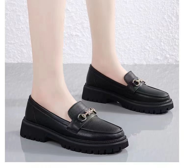 2026 primavera y verano nuevo hombre pequeño estilo estilo inglés Lefour zapatos de mujer muffin soleas negras zapatos de mujer