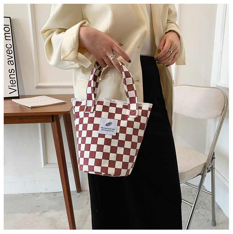 A fashionable new Japanese and Korean chic black and white checkered canvas bag, a large-capacity single-shoulder bag for women, and a simple student handbag undefined