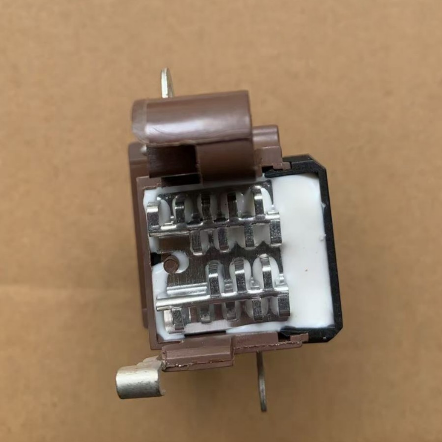 Directly supplied by the manufacturer, car generator electronic regulator IFX7850 47700-1T06 car electronic regulator