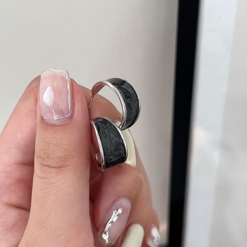 Silver Ruitai s925 sterling silver national tide enamel craft temperament earrings 2022 new fashion geometric atmosphere women's earrings Silver Ruitai s925 sterling silver national tide enamel craft temperament earrings 2022 new fashion geometric atmosphere women's earrings