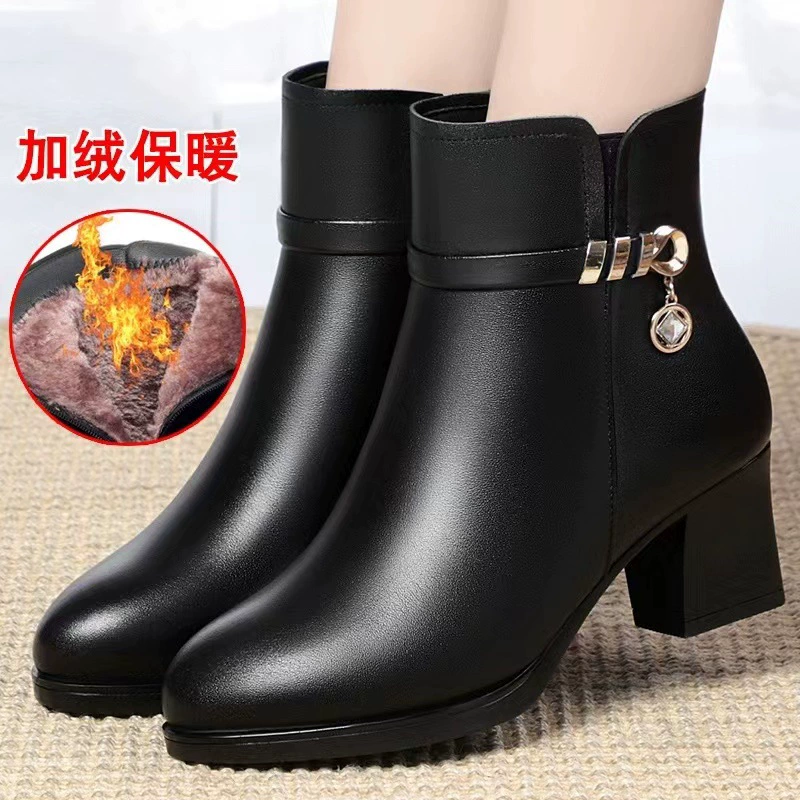 Зимние новые модные женские туфли удобные дикие кожаные сапоги на среднем каблуке