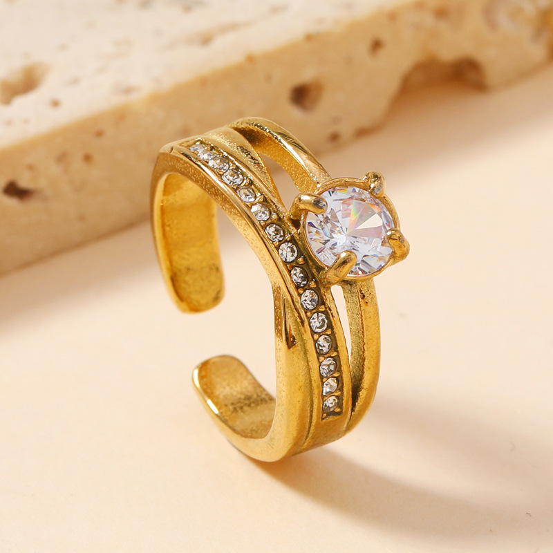 With zircon, white, micro incrustation