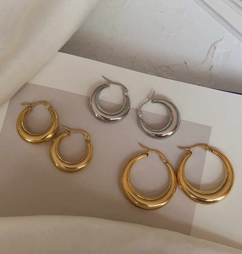 Hollow Crescent-shaped Titanium Steel Earrings Wholesale Nihaojewelry display picture 7