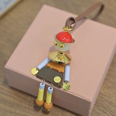 2025 新ロボットタッセルキーホルダー miu ハンドバッグペンダントファッショントレンドニッチペンダント卸売