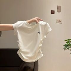 蝶刺繍甘いホットガールローネック半袖 Tシャツ女性のための夏 2025 新デザインプリーツウエストトップ