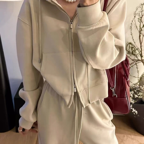 Early Spring Set with Tea-Centric Two-Piece Women's High-End Hooded Sweatshirt and Wide-Leg Pants for Sporty Leisure