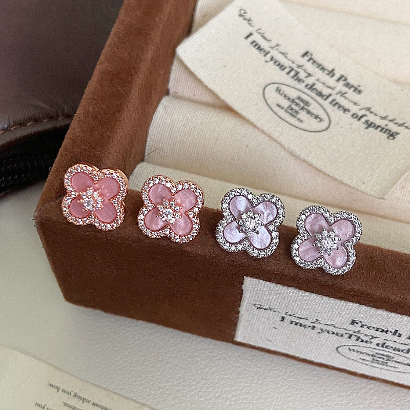 ローズゴールドの四つ葉の花のダイヤモンドがちりばめられたイヤリング、絶妙な社交界の女性の小さな香りのスタイル、多用途のインターネットセレブのイヤリング、環境に優しいカラージルコンイヤリング|undefined