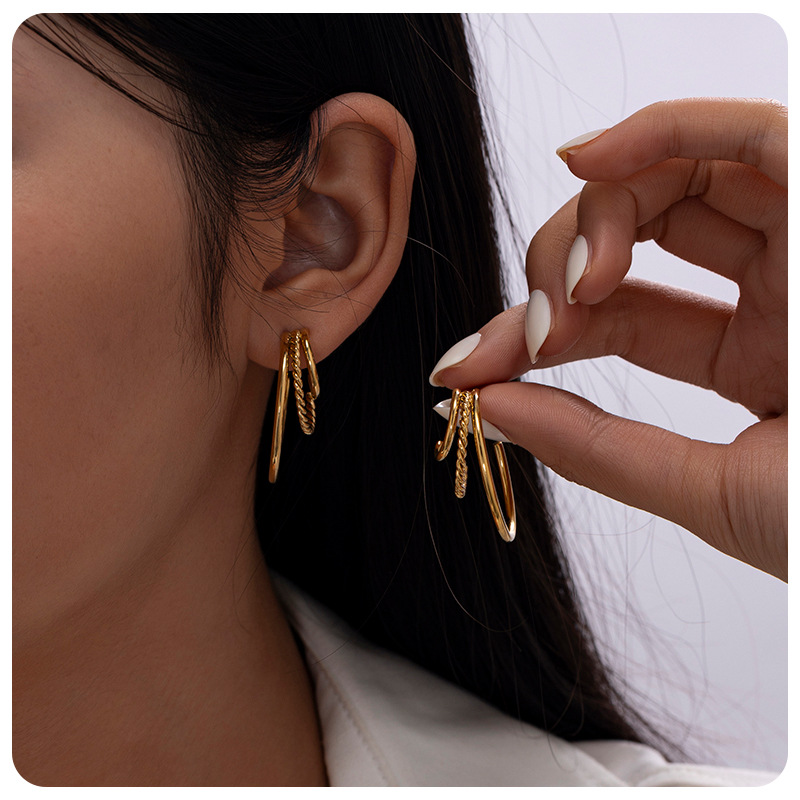 Taina Omeiins aretes de acero inoxidable multicapa en forma de C de tres capas de geometría de aretes de acero inoxidable minimalistas