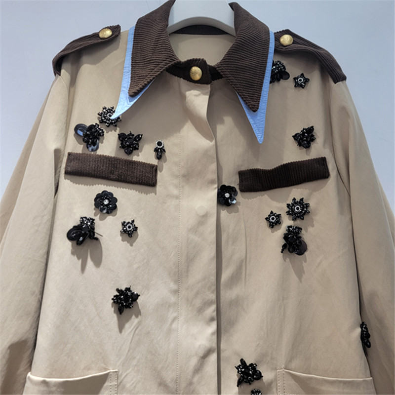 Diseño pesado de clavos de perlas de color de contraste de empalme sensación de chaqueta de estilo europeo y americano, chaqueta de ropa casual para mujeres, primavera de 2026