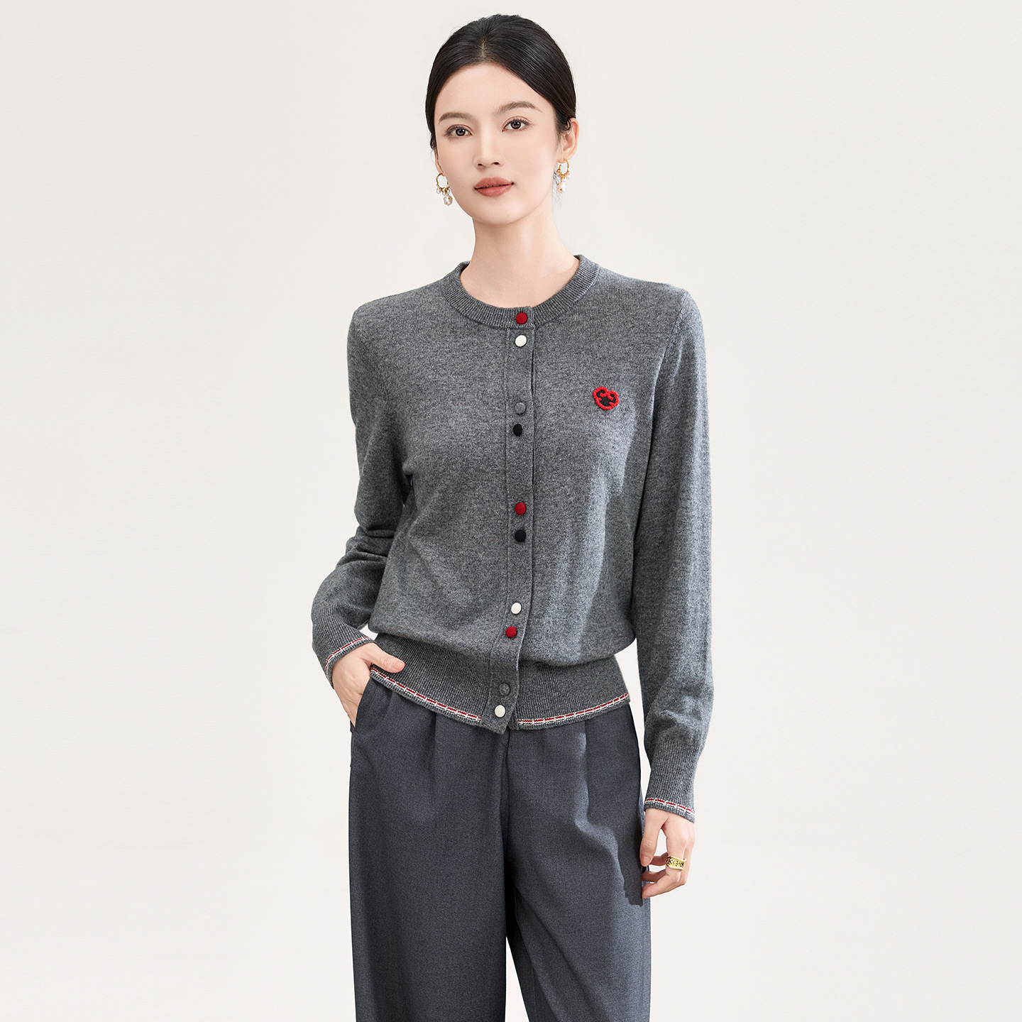 2601302-南油高品质四平密织纯羊毛彩色纽扣开衫外套针织衫女上装