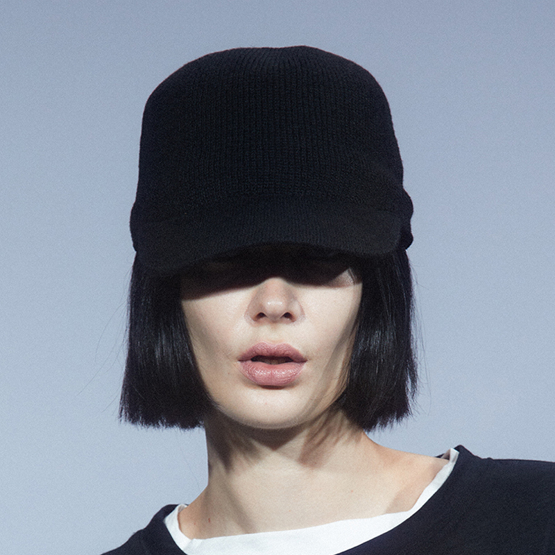 Black Knitted Short-Brim Curved Brim Equestrian Hat with Mesh Woven Flat Top Baseball Cap for Women, Summer Hollow Breathable Design That Makes the Face Look Smaller