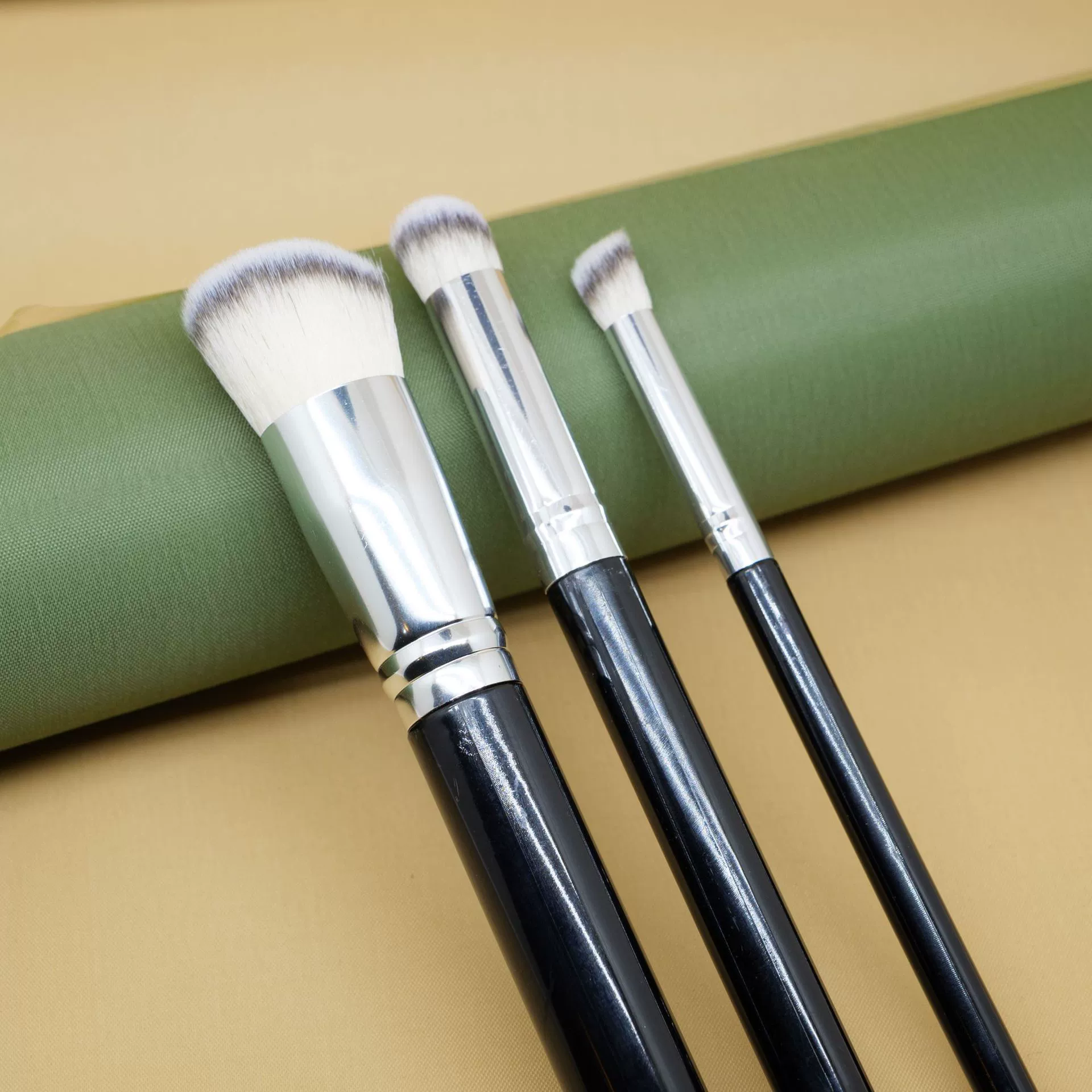 Face Foundation & Concealer Brush Set, Square/Flat/Triangular Heads, Synthetic, 16.3 cm