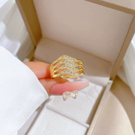 项链;耳环;戒指