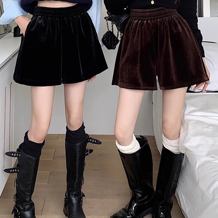 2025 New Popular Velvet Wide-Leg Shorts for Women, Spring and Autumn Trendy High-Waisted Velvet Autumn and Winter Outerwear Boot Shorts