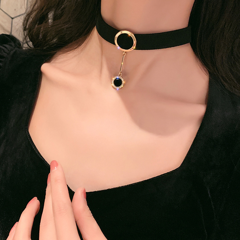 South Korea Sexy Collarbone Chain Necklace chocker Women's Short Necklace Black Wide Side Neck Covering Jewelry Neck Strap South Korea Sexy Collarbone Chain Necklace chocker Women's Short Necklace Black Wide Side Neck Covering Jewelry Neck Strap