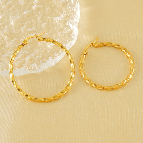 European and American 18K stainless steel personalized round hoop earrings for women, simple titanium steel gold-plated ripple ear hoops with clasp, wholesale