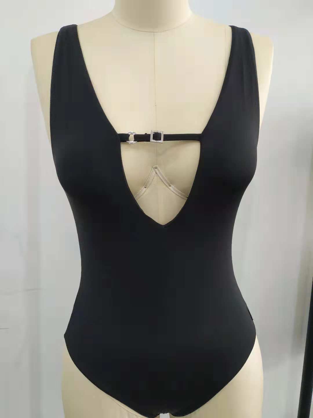 2021�羳�¿�����Ӿ��Ů �Ը���V¶���Ȼ�������������ɫӾװ����